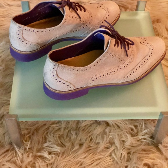 COLE HAAN Beige Suede Wingtip with purple sole - Picture 4 of 8